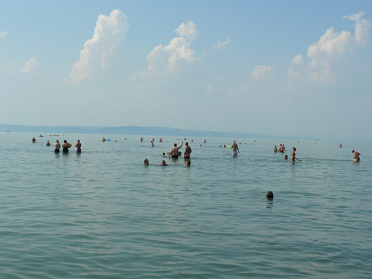 Fenékig átlátszó a Balaton vize