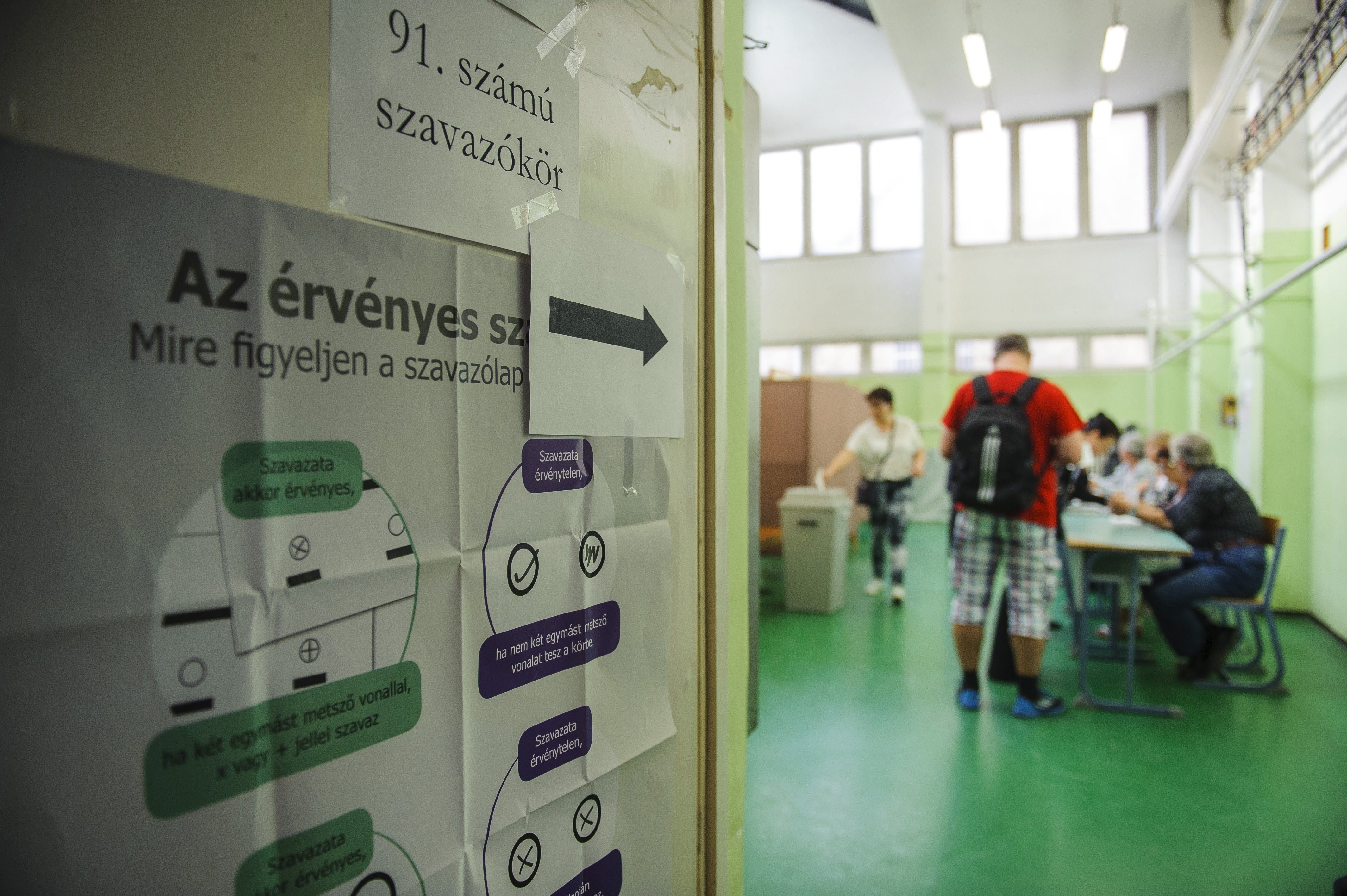 A debreceni polgármester a népszavazás és a menekülttábor kapcsolatáról