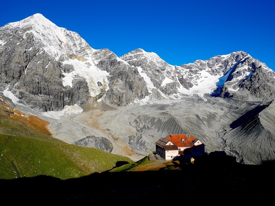 Nyolc hegymászó életét vesztette az Alpokban