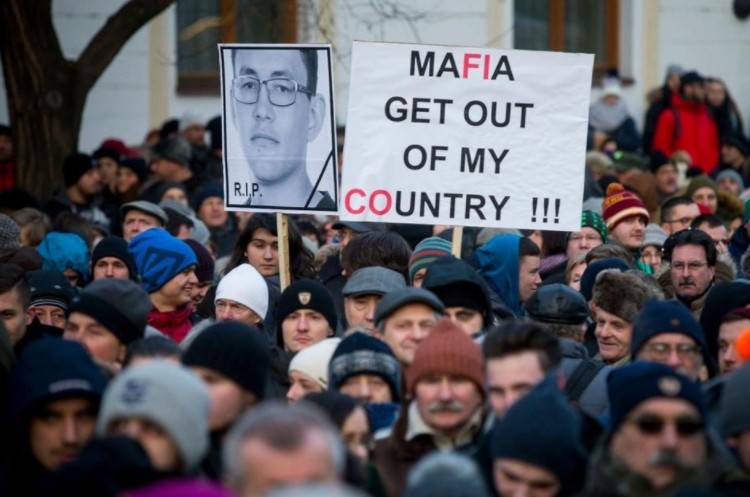 Szlovák belpolitikai válság - Tüntettek Pozsonyban