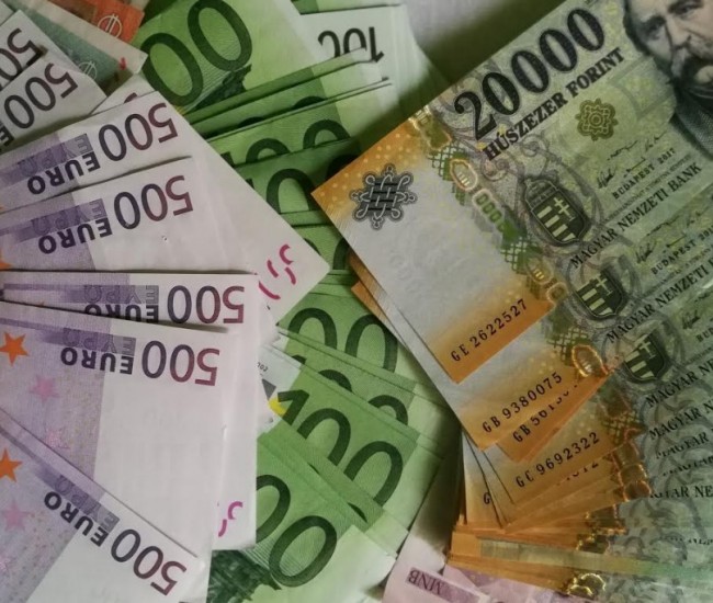 Devizapiac - Az idei leggyengébb árfolyama közelében a forint - alon.hu