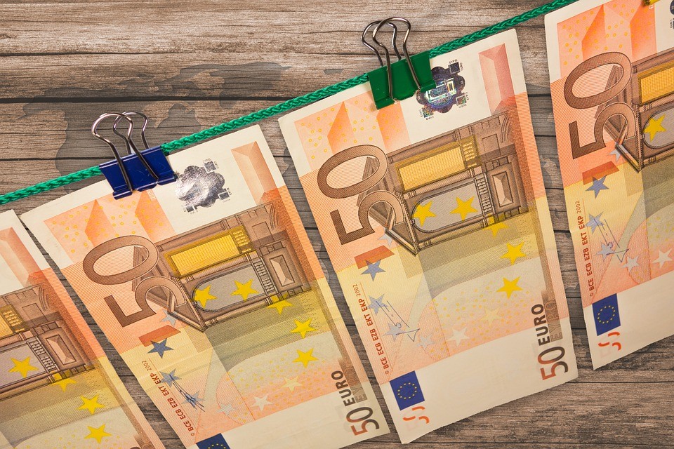 50 eurós bankjegyeket hamisítottak az olajfaültetvények között