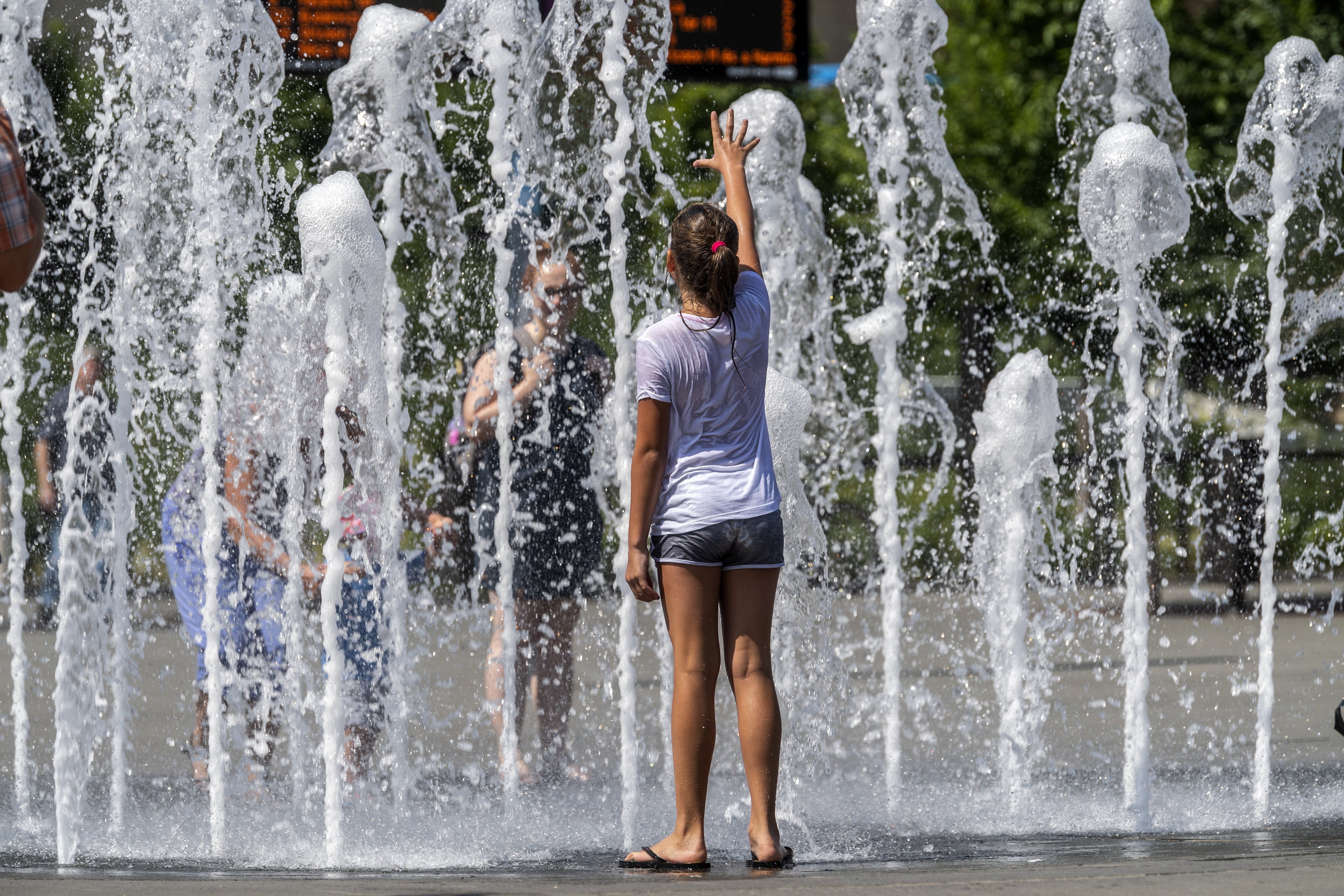 Hőségriadó - Így enyhítik a hőségérzetet a fővárosban
