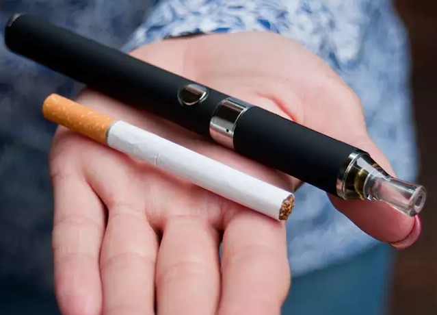 Mégsem olyan biztonságos az e-cigaretta