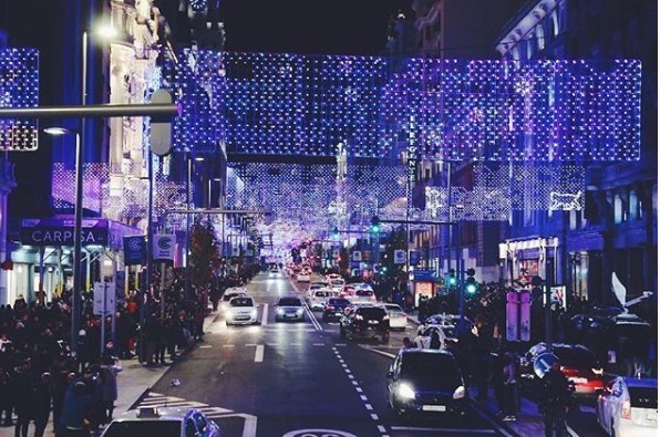 Karácsonyi fények ragyognak egyre több spanyol városban