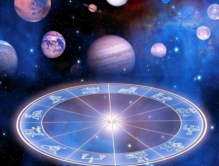 Horoszkóp percek - Ezeknek a csillagjegyeknek a szerelemről szólhat a 2022-es év