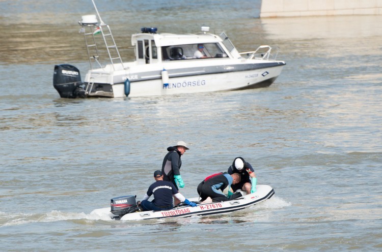 Dunai hajóbaleset - Még tart a kutatás, három embert még keresnek