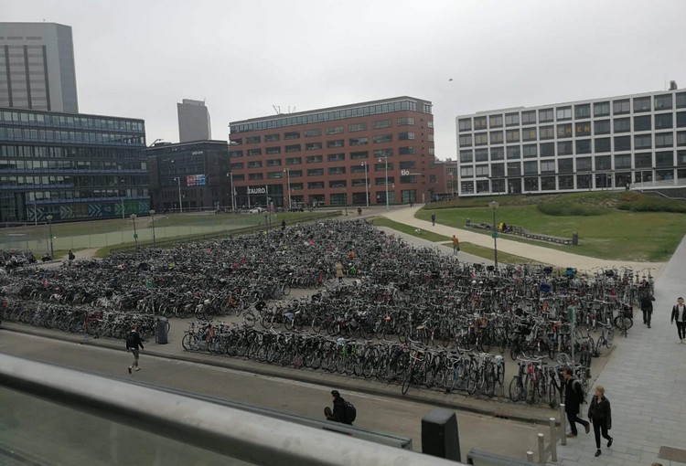 13 ezer bicikli tárolására alkalmas mélygarázst adtak át Hollandiában