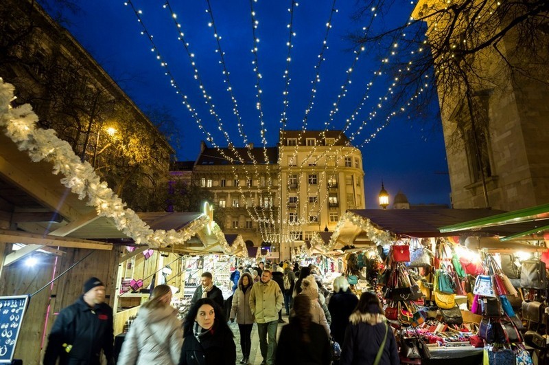 Már megnyílt az idei karácsonyi vásár a budapesti Szent István-bazilikánál