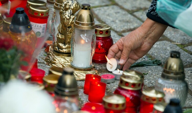 mindenszentek-halottak-napja-koszorú