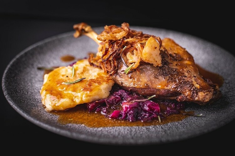 Ropogós libasült vörösboros káposztával