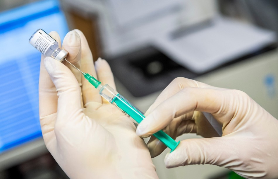 Koronavírus - Naplóírásba kezdett egy magyar orvos, miután megkapta a vakcinát