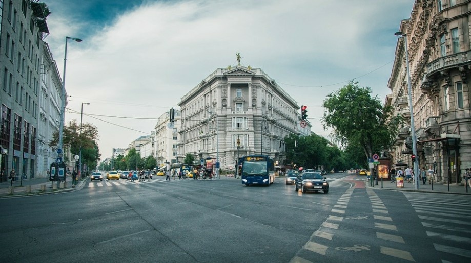 Hétfő hajnalig lezárják a budapesti Andrássy út egy szakaszát 