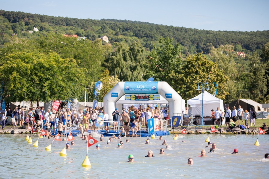 Balaton-átúszás: Közel 7000-en indultak idén (fotók)