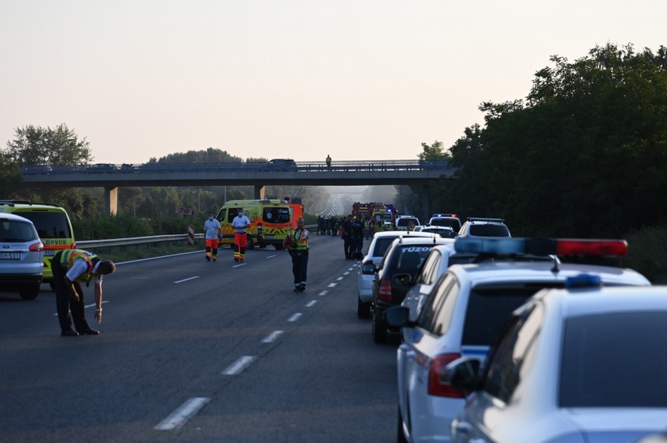 Tömegbaleset történt az M7-es autópályán - Nyolcan meghaltak