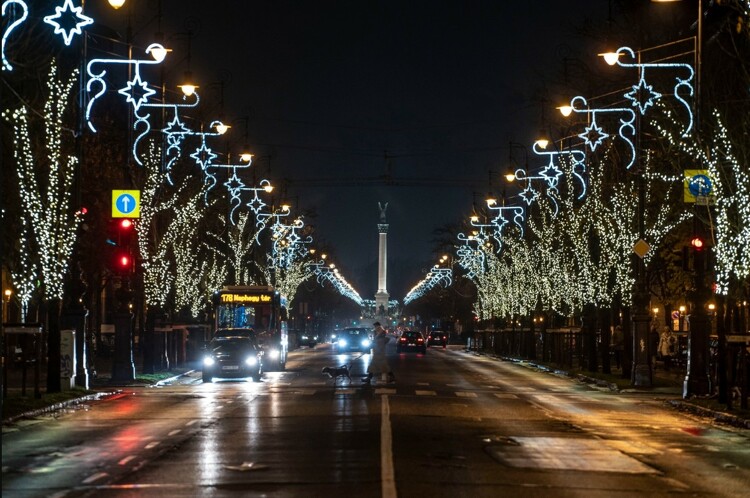 Karácsonyi díszkivilágítás budapesten - 