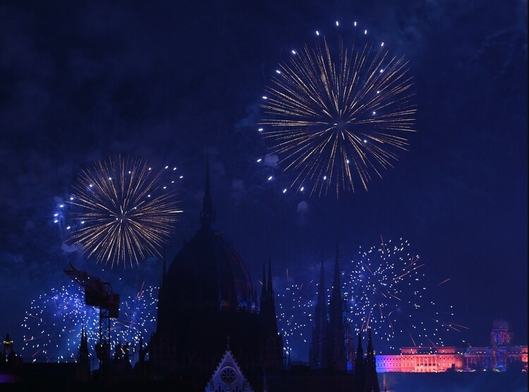 Tűzijáték Budapesten az államalapítás ünnepén, Szent István napján, 2023. augusztus 20-án.