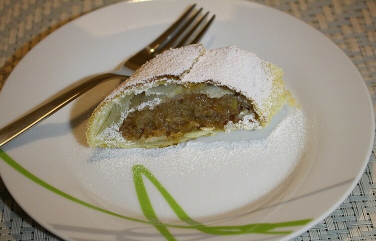 Desszert: Diós-almás rétes vaníliasodóval