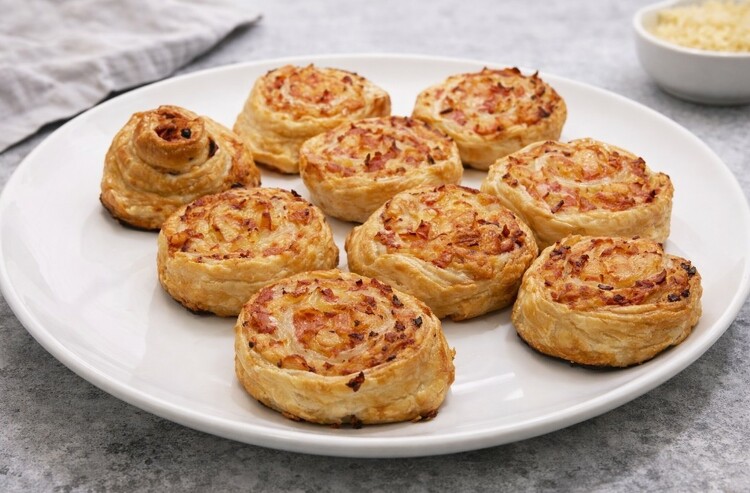 Sonkás, pizzás ropogás csigák