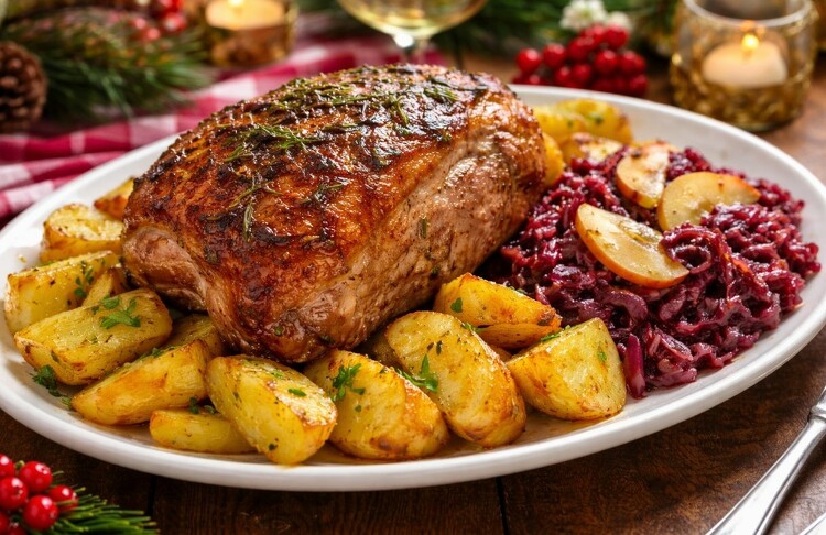 Sertéslapocka egyben sütve, burgonyával és almás káposztával