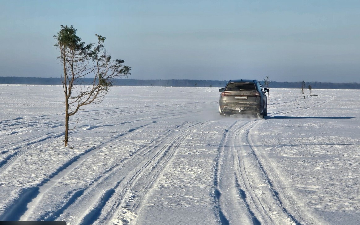 Jégút nyílt Észtország két legnagyobb szigete között a tengeren