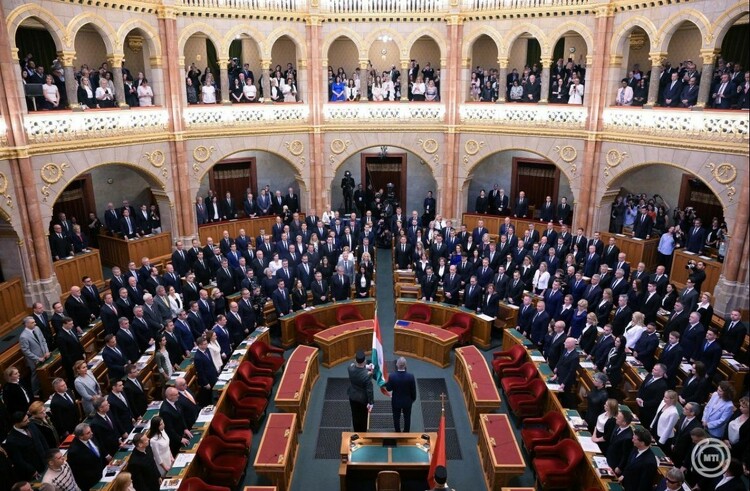 Megalakult az új Országgyűlés: Magyar Péter Magyarország miniszterelnöke - Forrás: MTI