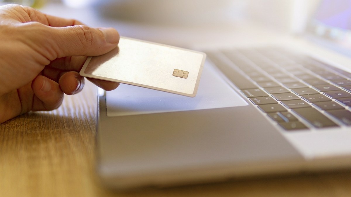 Újabb online csalók ellen emeltek vádat, mutatjuk, mire figyeljen