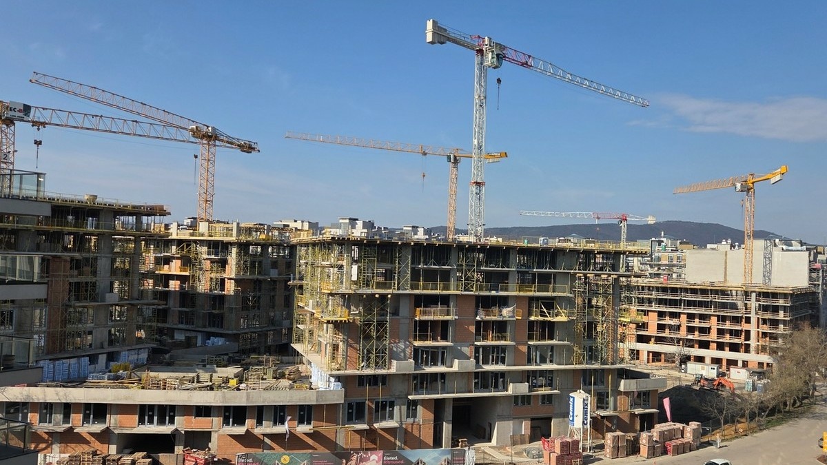 Továbbra is csökken az építőipar teljesítménye