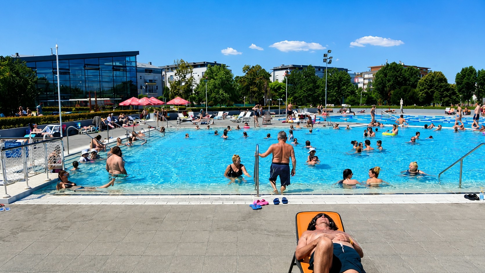 Pénteken sem kell esernyő: ilyen melegre számíthatunk