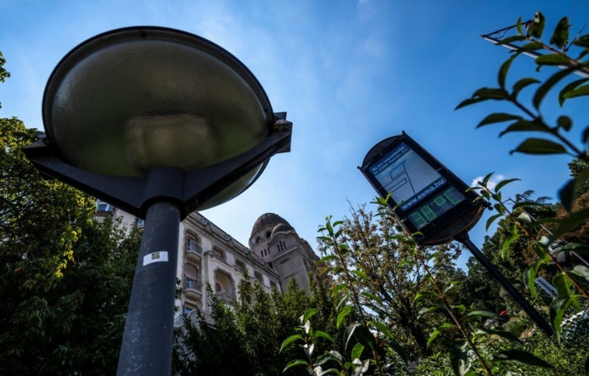 Hőségriasztás csütörtöktől: újra tartósan 30 fok fölé emelkedik a hőmérséklet