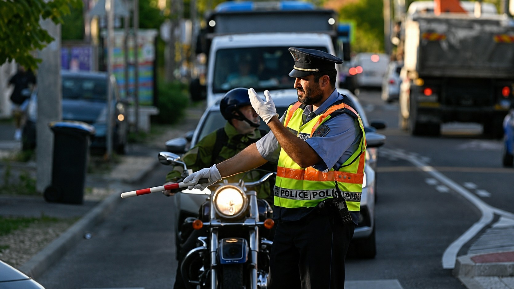 Iskolakezdés: a polgárőrök is segítenek az iskolák környékén