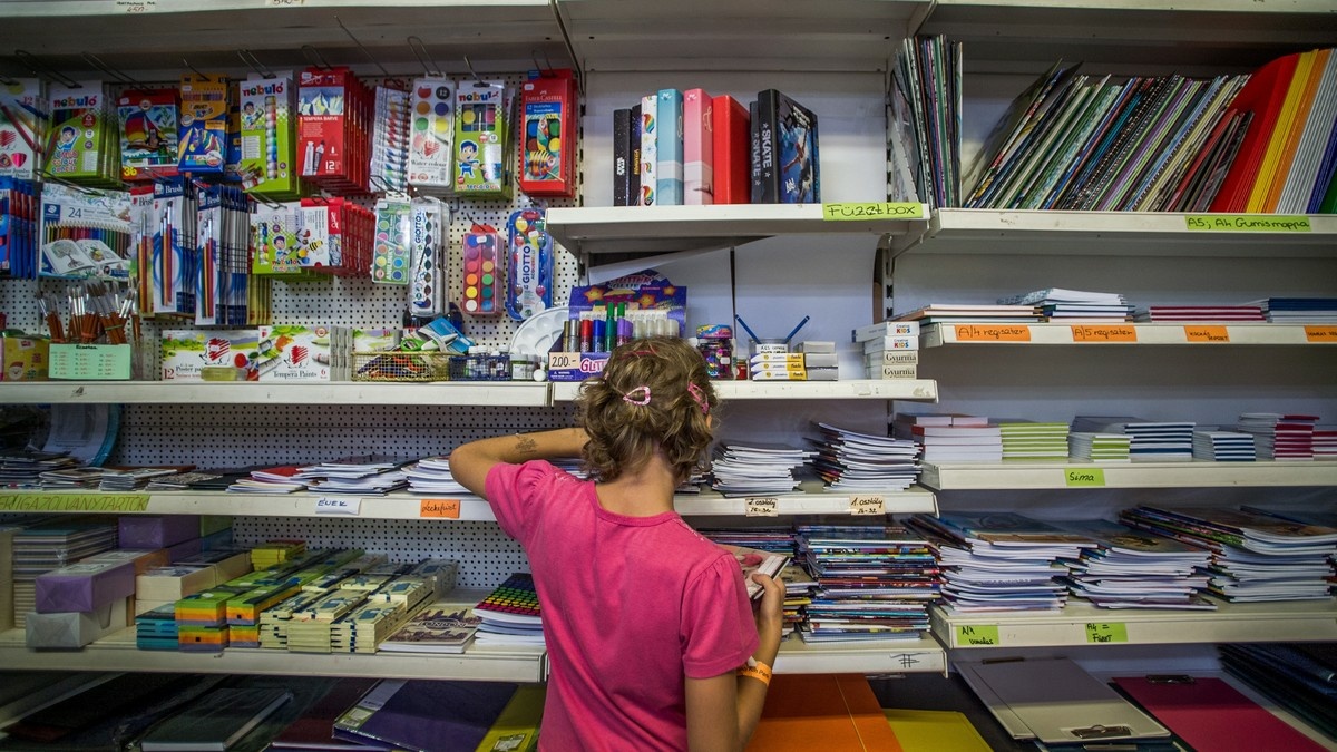 Ennyibe kerül idén az iskolakezdés egy átlagos magyar családnak