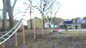 Apa barkácsolt a kertben Apa barkácsolt a kertben