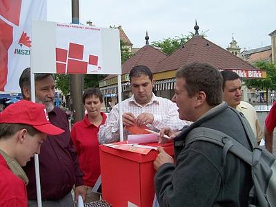 A szocialisták az utcákra mennek