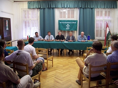 Élénk mozgás az MDF körül