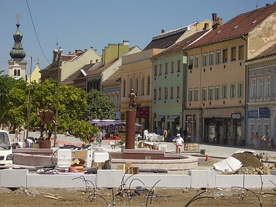 Új szobor a Fő téren