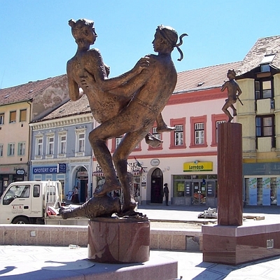 Új szobor a Fő téren