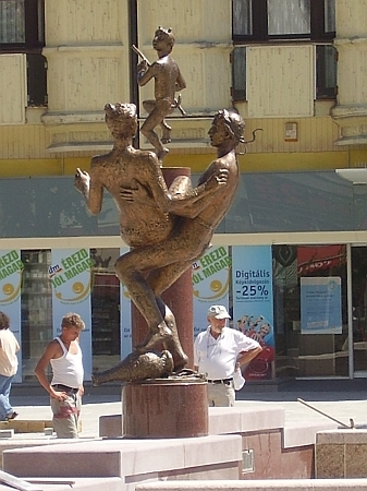 Új szobor a Fő téren