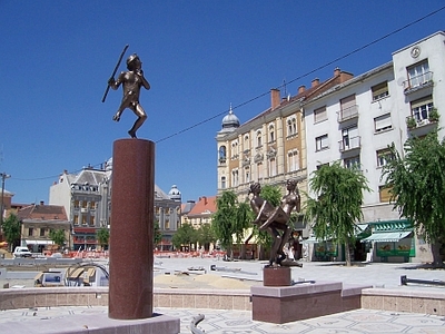Új szobor a Fő téren