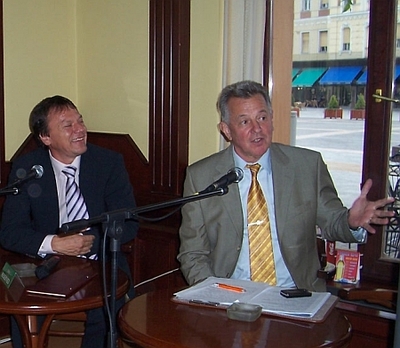 Schmitt Pál az Art Caféban