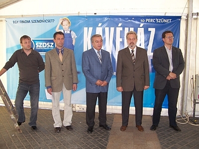 Elbontotta az SZDSZ a Fő téri Liberális Sátort