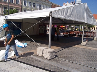 Elbontotta az SZDSZ a Fő téri Liberális Sátort