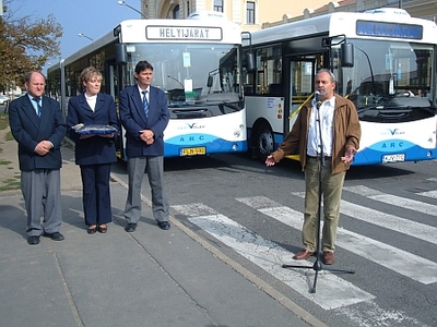 Új busz