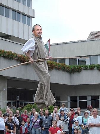 Ipkovich György egyensúlyozik - Nem szokott leesni. Ipkovich György a kötélen