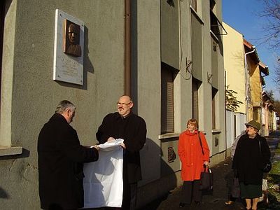 Emléktábla Kapossy Jánosnak