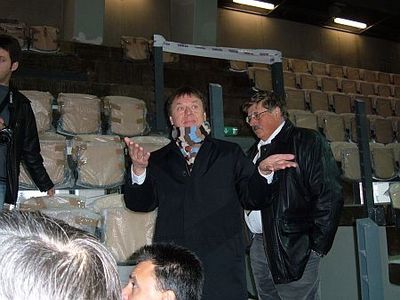 2006. elrontott képes krónikája
