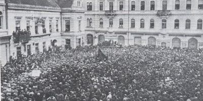 Kun Béla beszédet mond a Fő téren Kun Béla