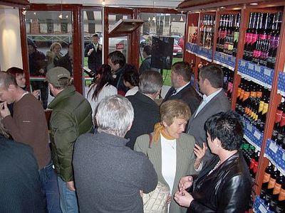 Pálinkaház-avató az esőben