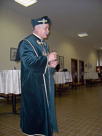 Pálinkaház-avató az esőben