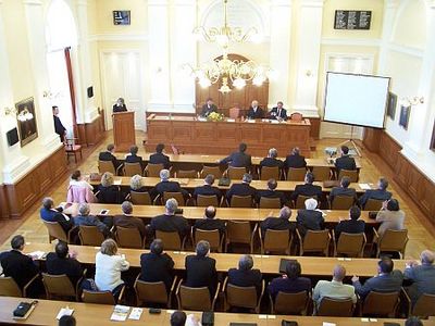 Szili Katalin a megyeházán